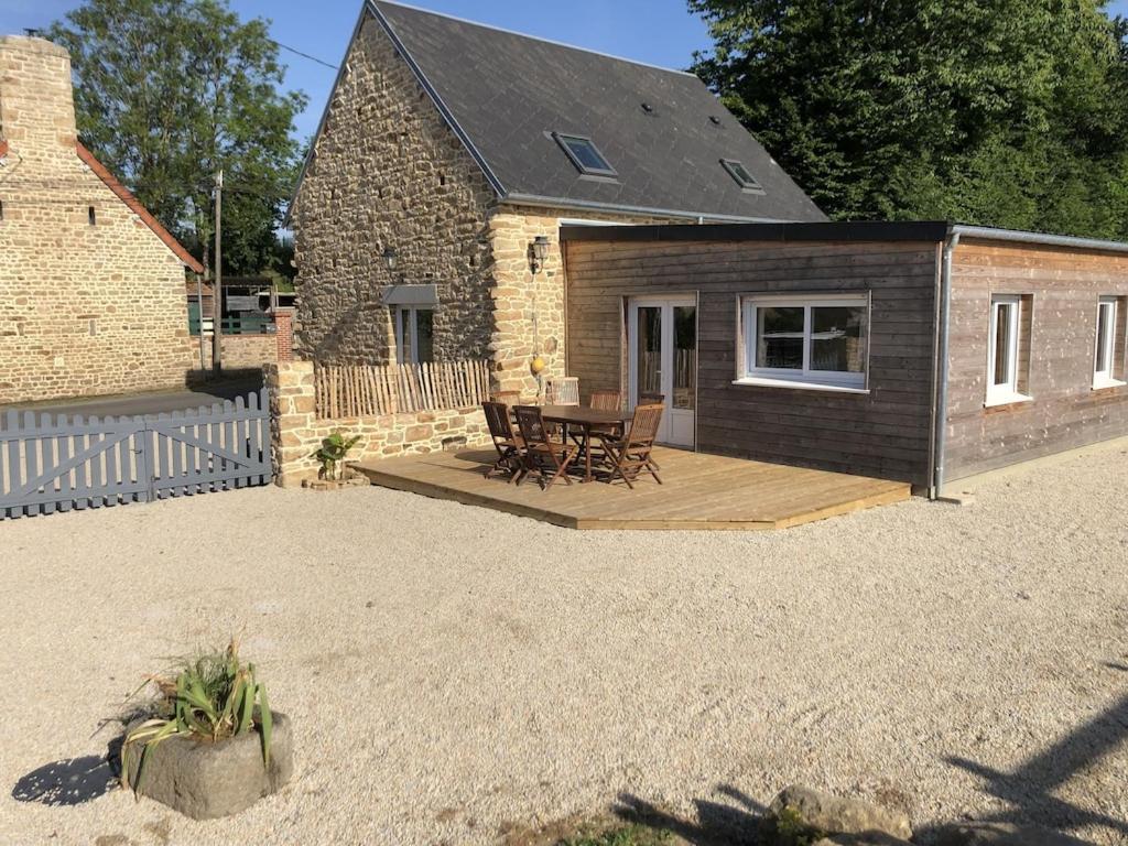 Charmante Maison De Campagne En Pierres Et Bois Sartilly-Baie-Bocage Kültér fotó